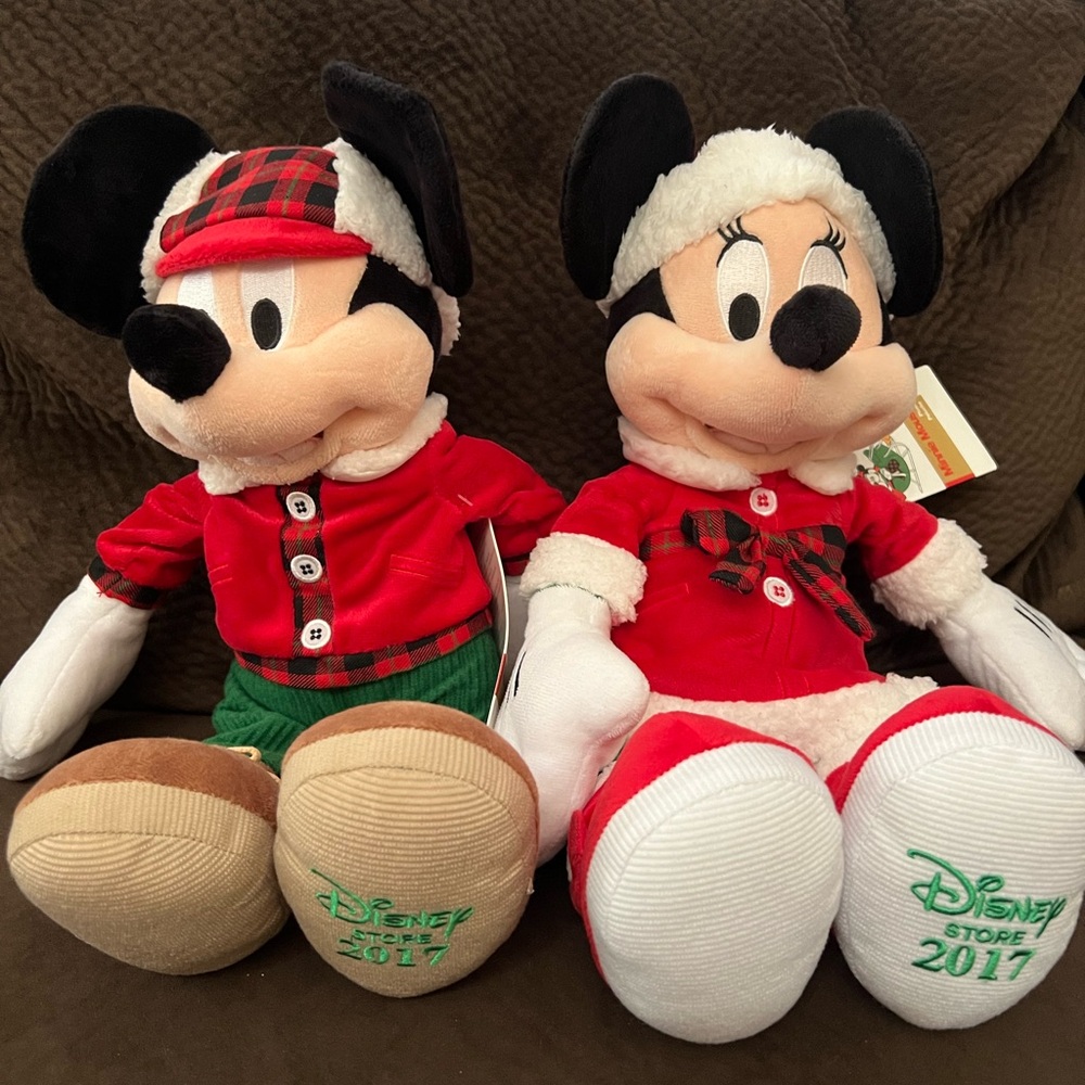 Mickey and Minnie 2017 Christmas Plush Set Brand new Tags Attached Disney Store